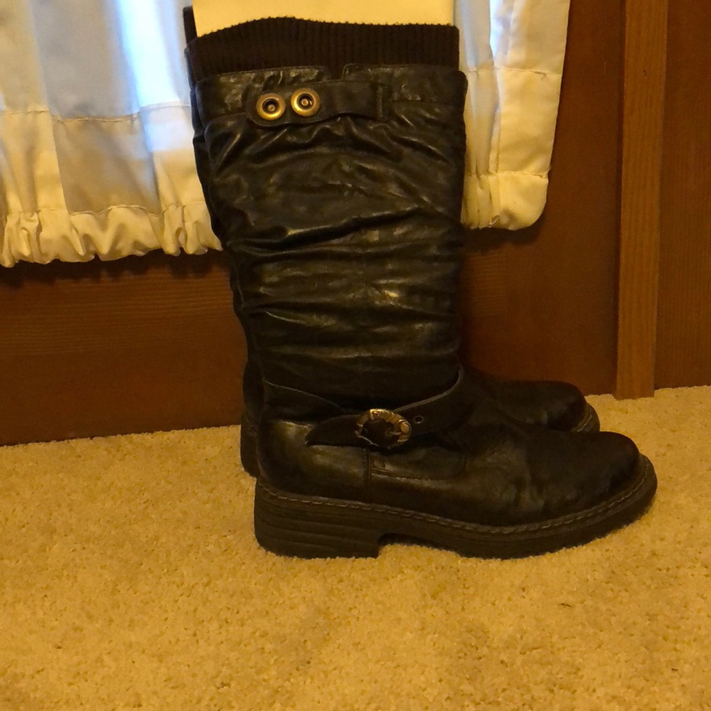 Boots - Picture 2 of 6